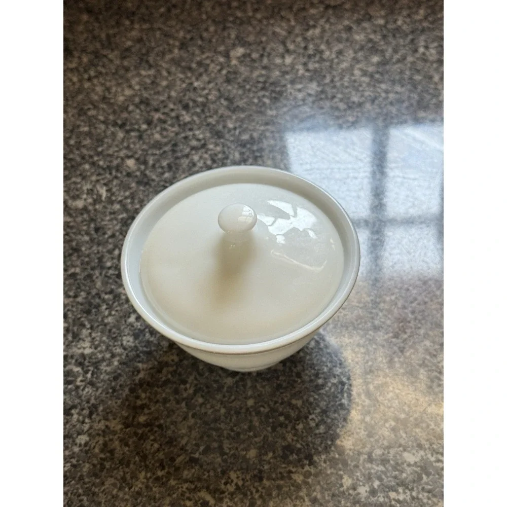 Pyrex vintage milk